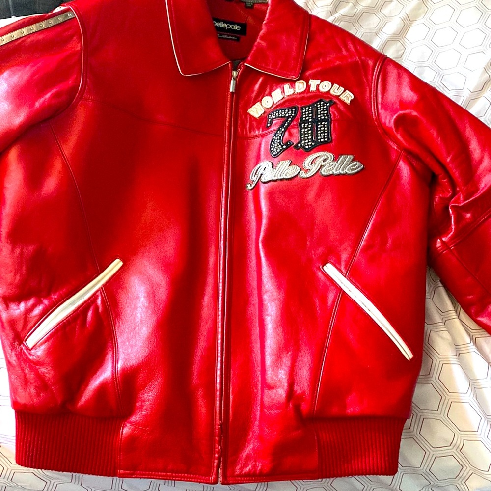 Pelle pelle red white and black